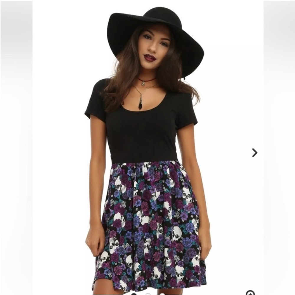 Hot Topic Black and Purple Floral Dress